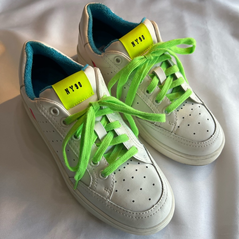 Steve Madden NY90 White Leather Sneakers Colorful Accents Size 8.5